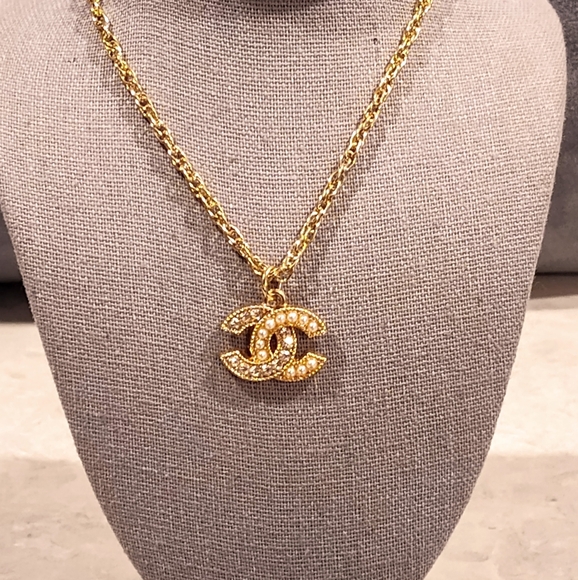 CHANEL CC 18K GOLD PLATED PENDANT HALF PEARLS & CRYSTALS ON GOLD PLATED NECKLACE - Picture 1 of 10